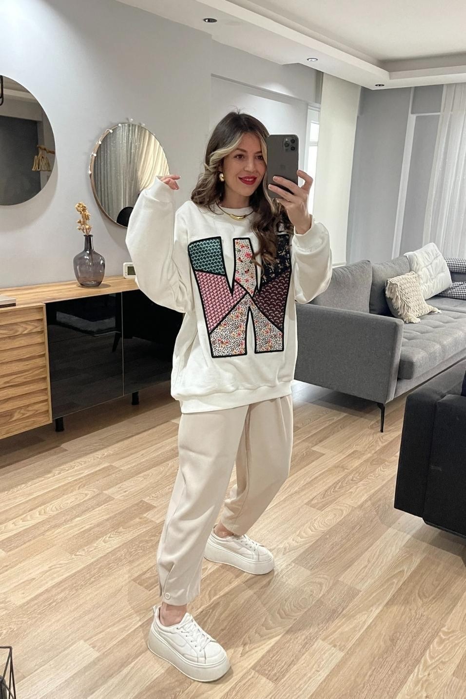 SweatshirtÖnü Patchwork Nakışlı Sweatshirt Ekru