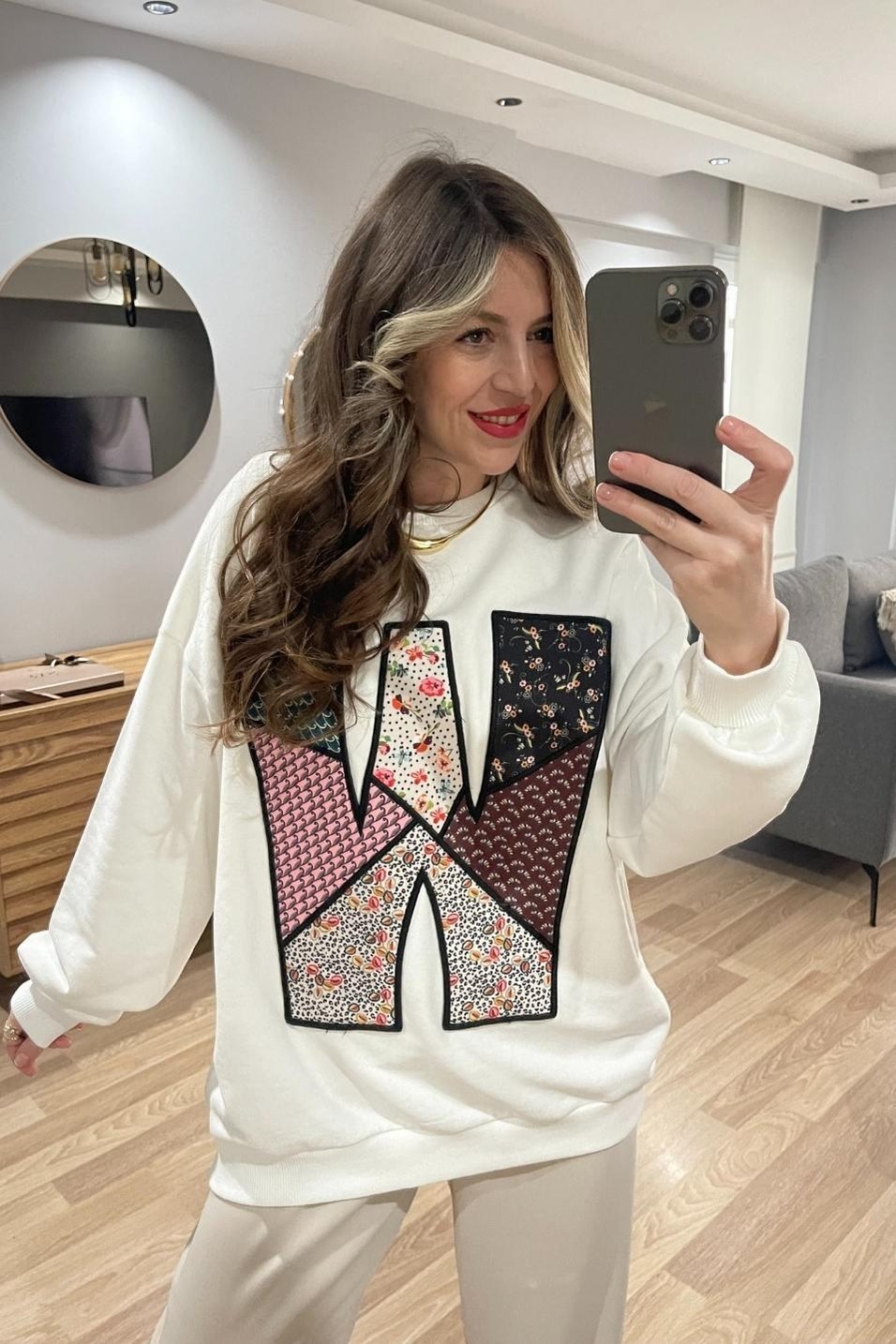 SweatshirtÖnü Patchwork Nakışlı Sweatshirt Ekru