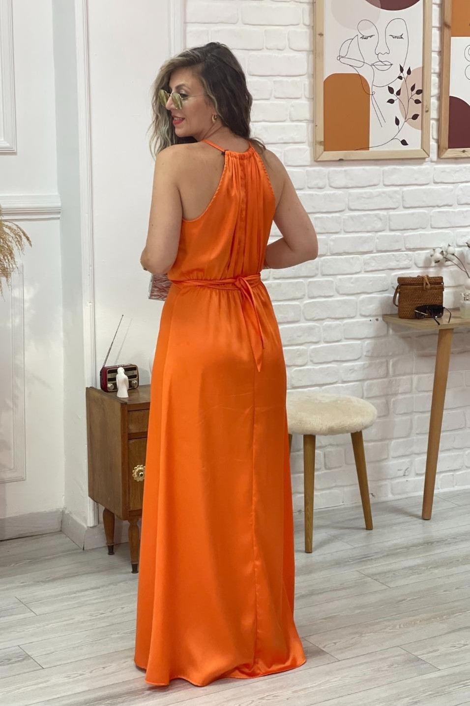 Uzun AbiyeSaten Kumaş Yırtmaçlı Abiye Elbise Turuncu