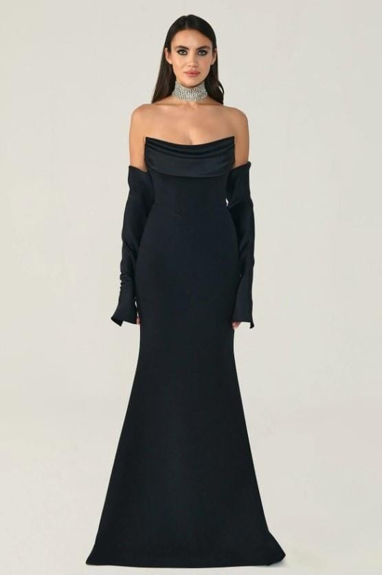 Kış düğünü için uzun kollu siyah abiye örneği