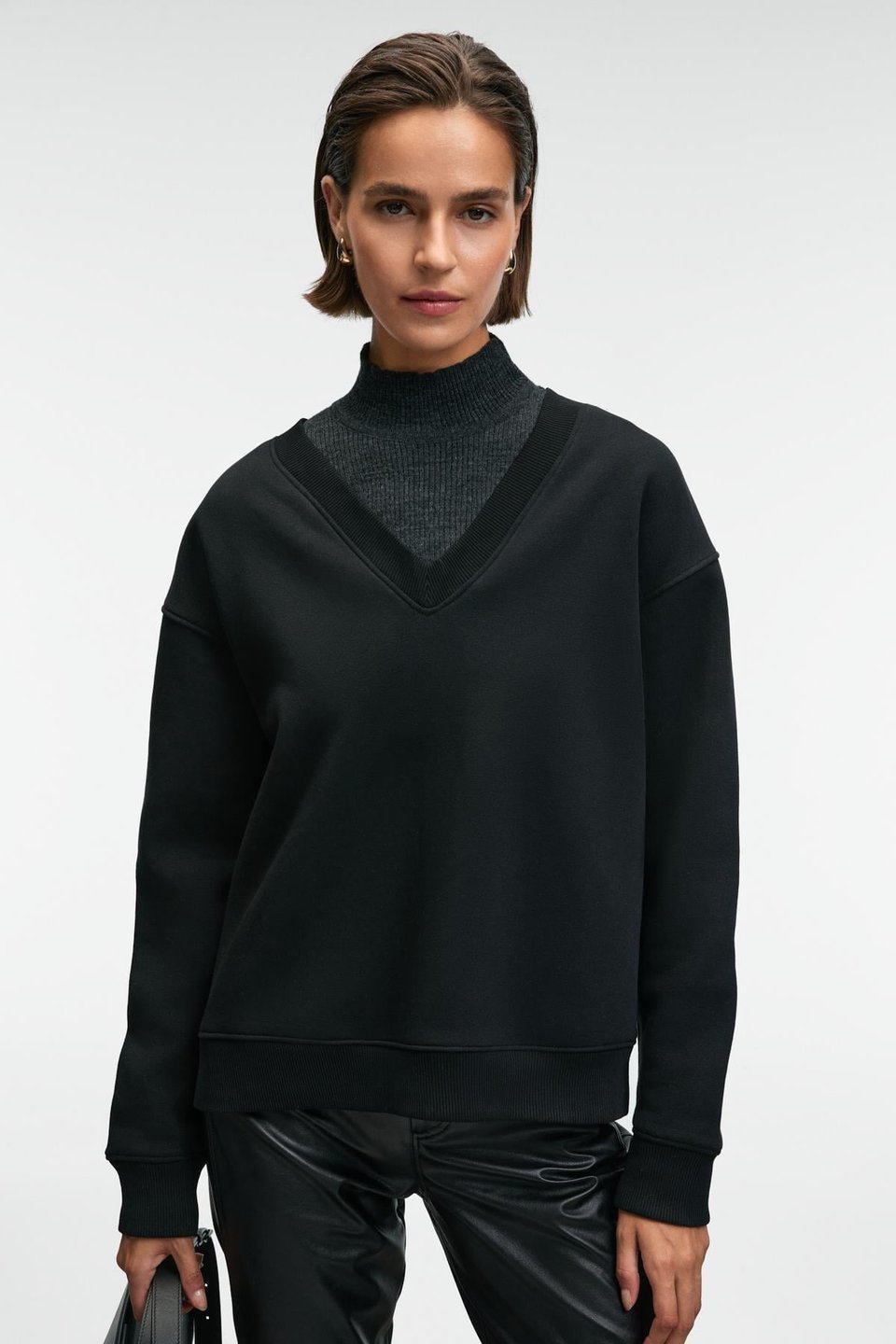 ARINEL Kadın V Yaka Regular Fit Siyah Sweatshirt