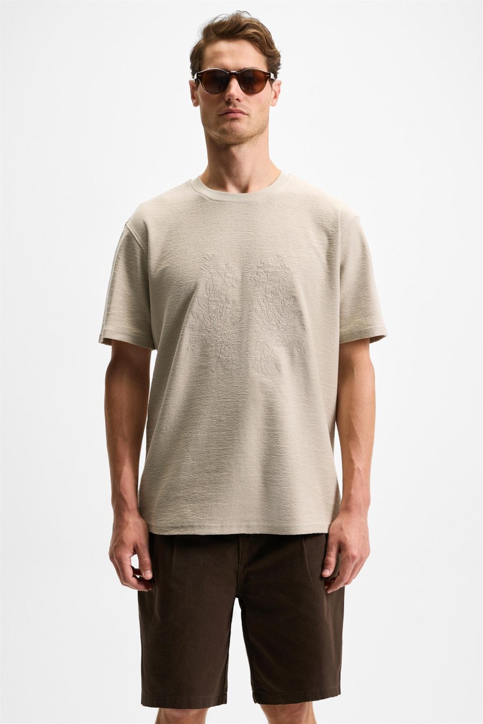 NELIDO Erkek Nakış Detaylı %100 Organik Pamuk Bisiklet Yaka Kısa Kollu Regular Fit Taş Rengi T-Shirt