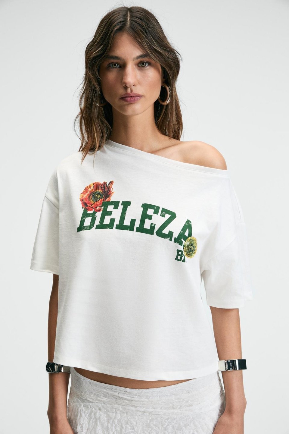 QALY Kadın Kayık Yaka Tek Omuz Kısa Kol Ön Ve Arka Baskı Detaylı Relaxed Ekru T-Shirt