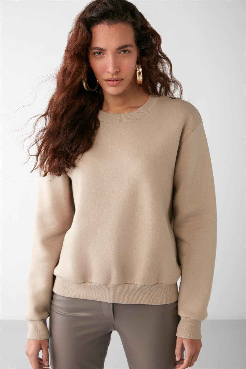 VANELTINA Kadın İçi Polarlı 3 İplik Organik Pamuk Oversize Basic Bisiklet Yaka Vizon Sweatshirt