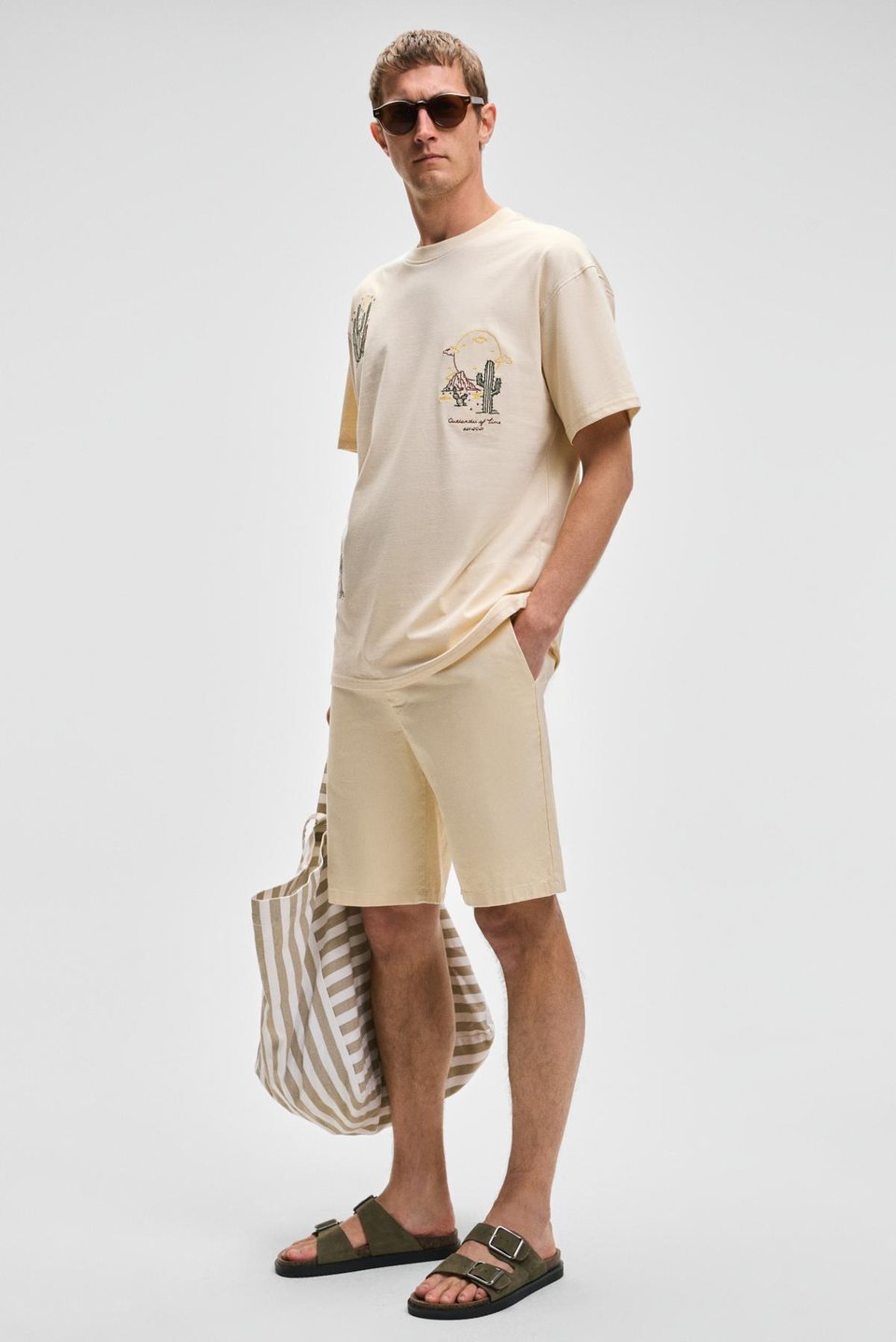 TEEMO Erkek Yanları Cepli Fermuarlı Likralı Slim Fit Açık Bej Şort