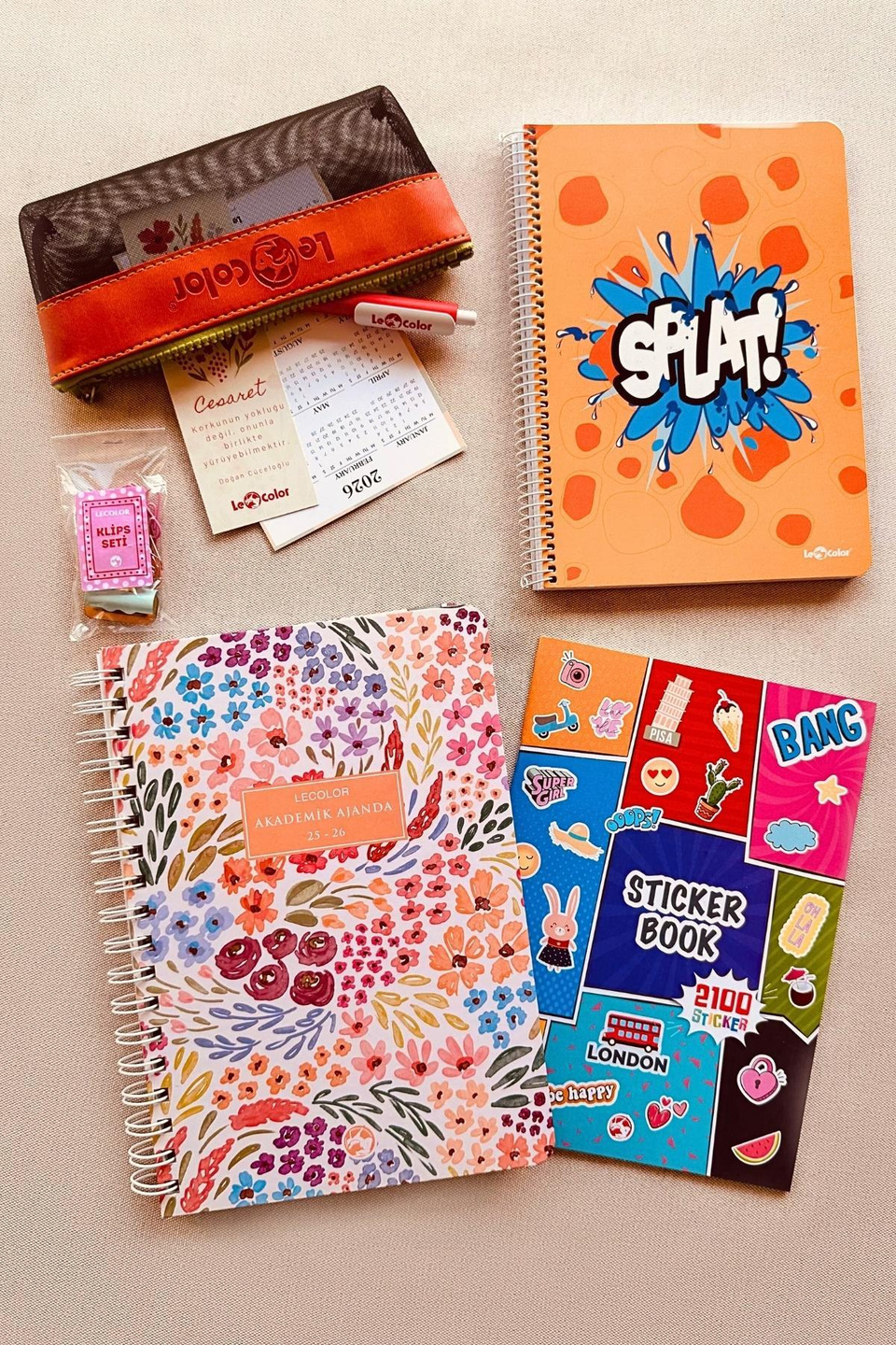 Akademik Ajanda Botanical + Kareli A5 Defter + Sticker Book + Klips + Kalem Kutu + Kalem + Kitap Ayracı + Takvim