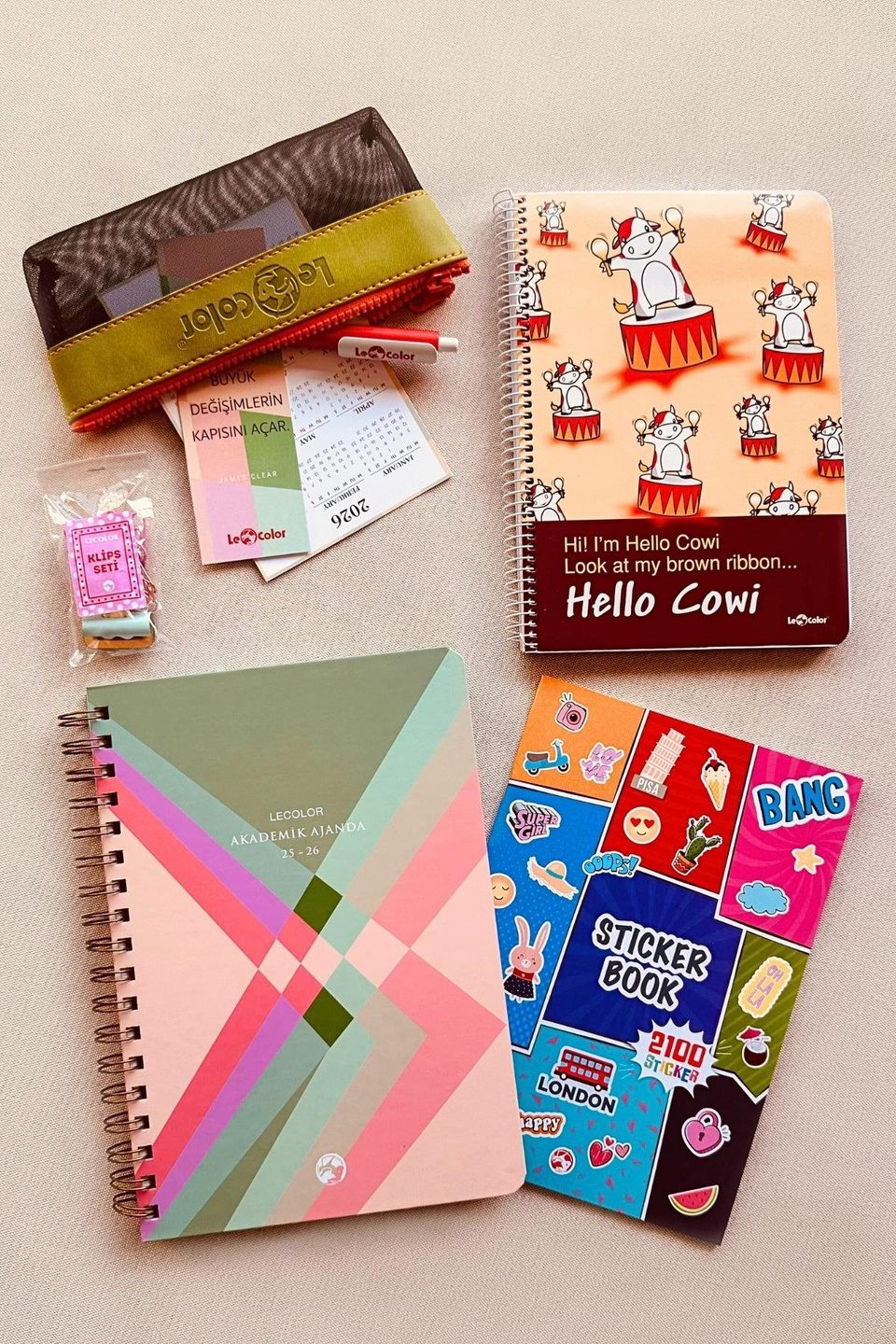 Akademik Ajanda Prism + Kareli A5 Defter + Sticker Book + Klips + Kalem Kutu + Kalem + Kitap Ayracı + Takvim 