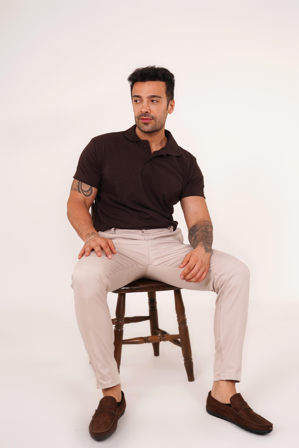 AYAKKABILI KOMBİNKahve Polo Yaka,Krem Gabardin Düz Pant. Kahve Old Money Süet Ayakkabı