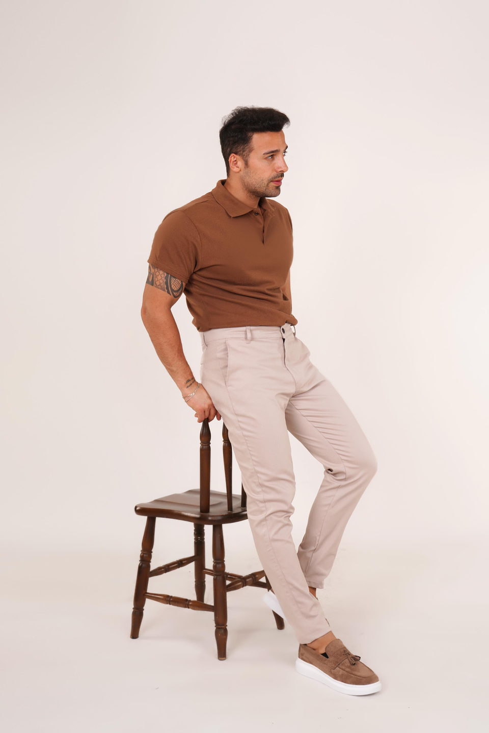 AYAKKABILI KOMBİNTaba Polo Yaka,Bej Gabardin Düz Pant. Taba Yüksek Taban Kurdelalı Ayakkabı KOMBİN