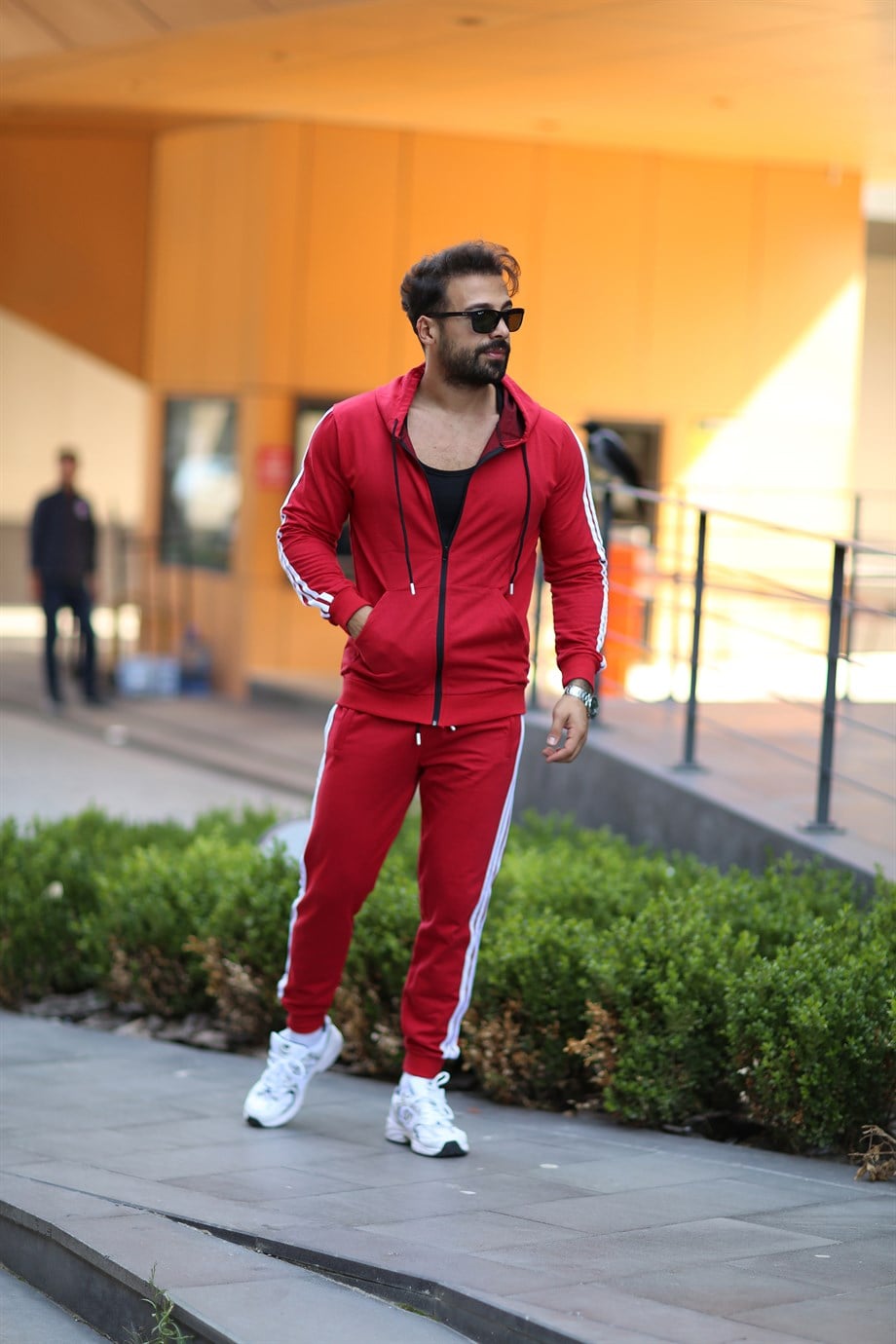 EŞOFMAN TAKIMI3 Şeritli Tam Fermuarlı Kırmızı Eşofman Takımı