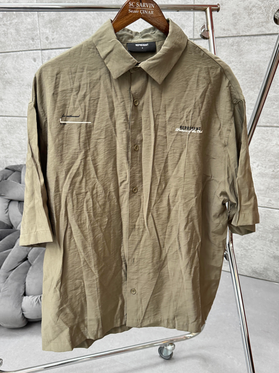 GÖMLEKHaki Represnt Baskılı Kısakollu Oversize Gömlek PNC