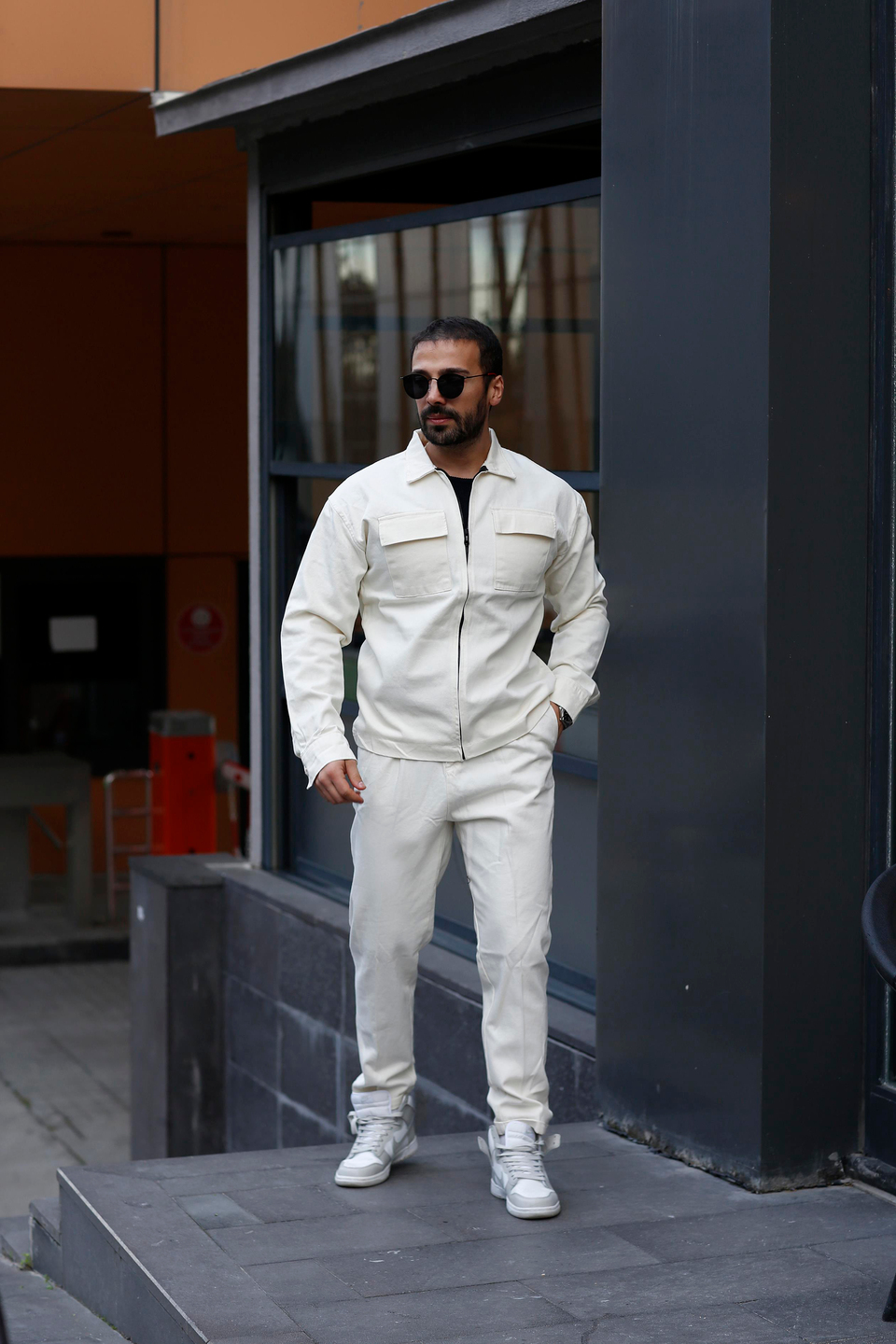 KOMBİNBej Gabardin Çift Göğüs Cepli Fermuarlı Gömlek , Bej Gabardin Double Paça İtalian Pantalon SNZ8353