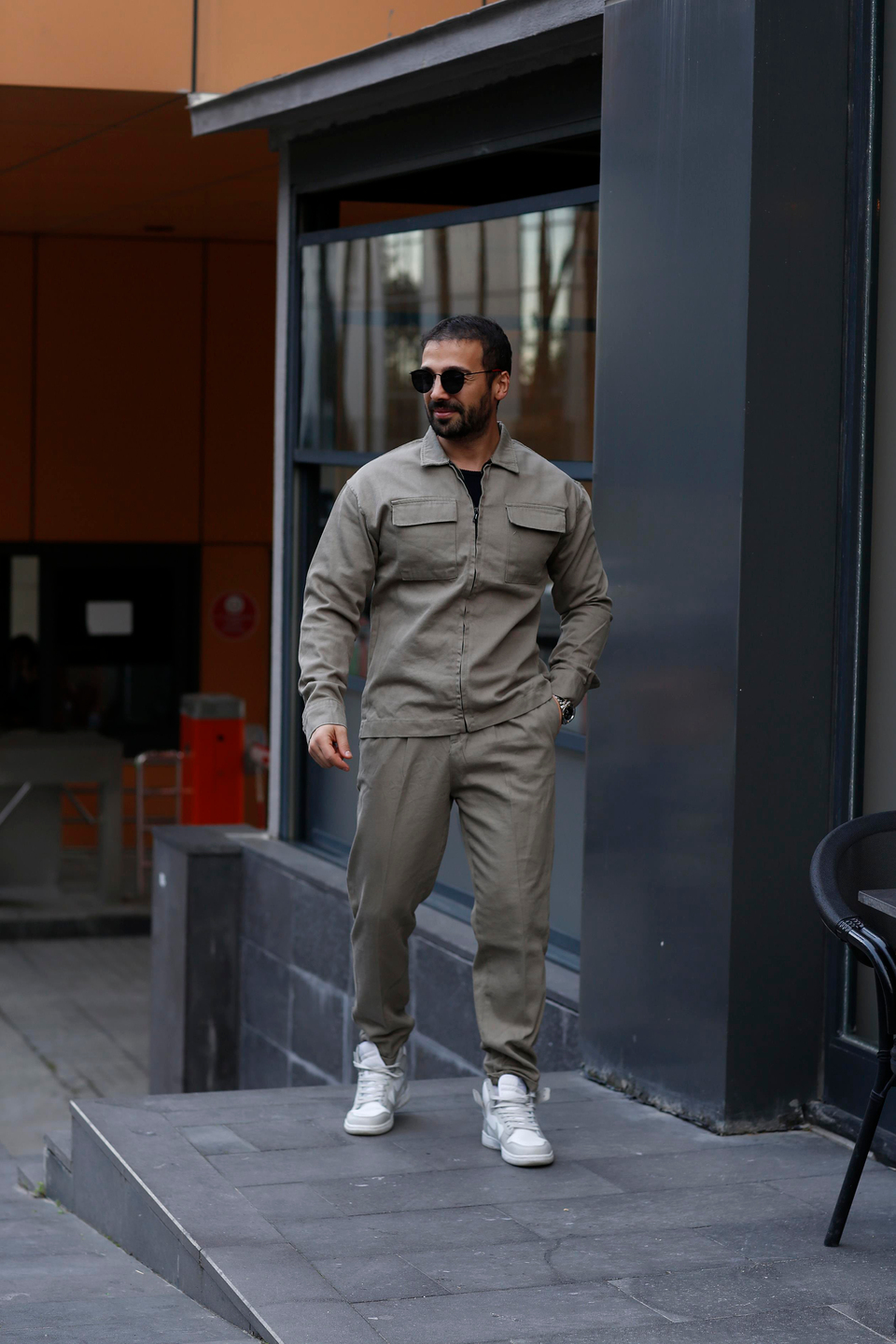 KOMBİNHaki Gabardin Çift Göğüs Cepli Fermuarlı Gömlek , Haki Gabardin Double Paça İtalian Pantalon SNZ8353