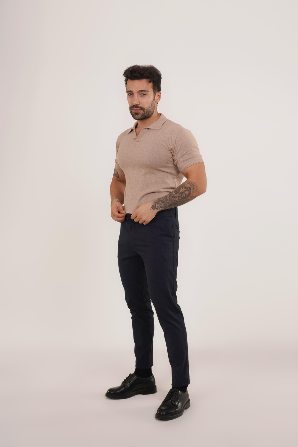 KOMBİNKrem Düz Polo Yaka Triko SC, Siyah Slim Fit Kumaş Pantolon KOMBİN