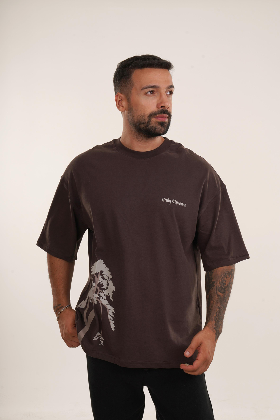 OVERSİZE T-SHİRTKahve Göğüs Only Essence Baskılı Compak Pamuk Oversize TSHİRT EST E70146