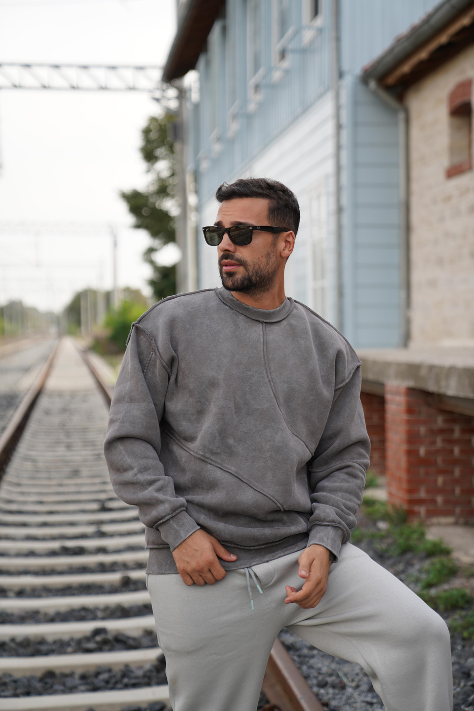 SweatFüme 3 İplik Parçalı Yıkamalı Bisiklet Yaka Sweatshirt PLZ