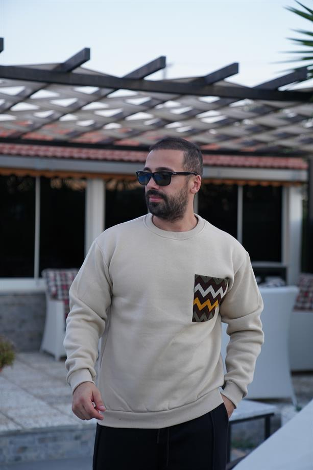 SWEATSHİRTBej 3 İplik Göğüs Cep Motif Desenli Bisiklet Yaka Sweatshirt SNZ 8327