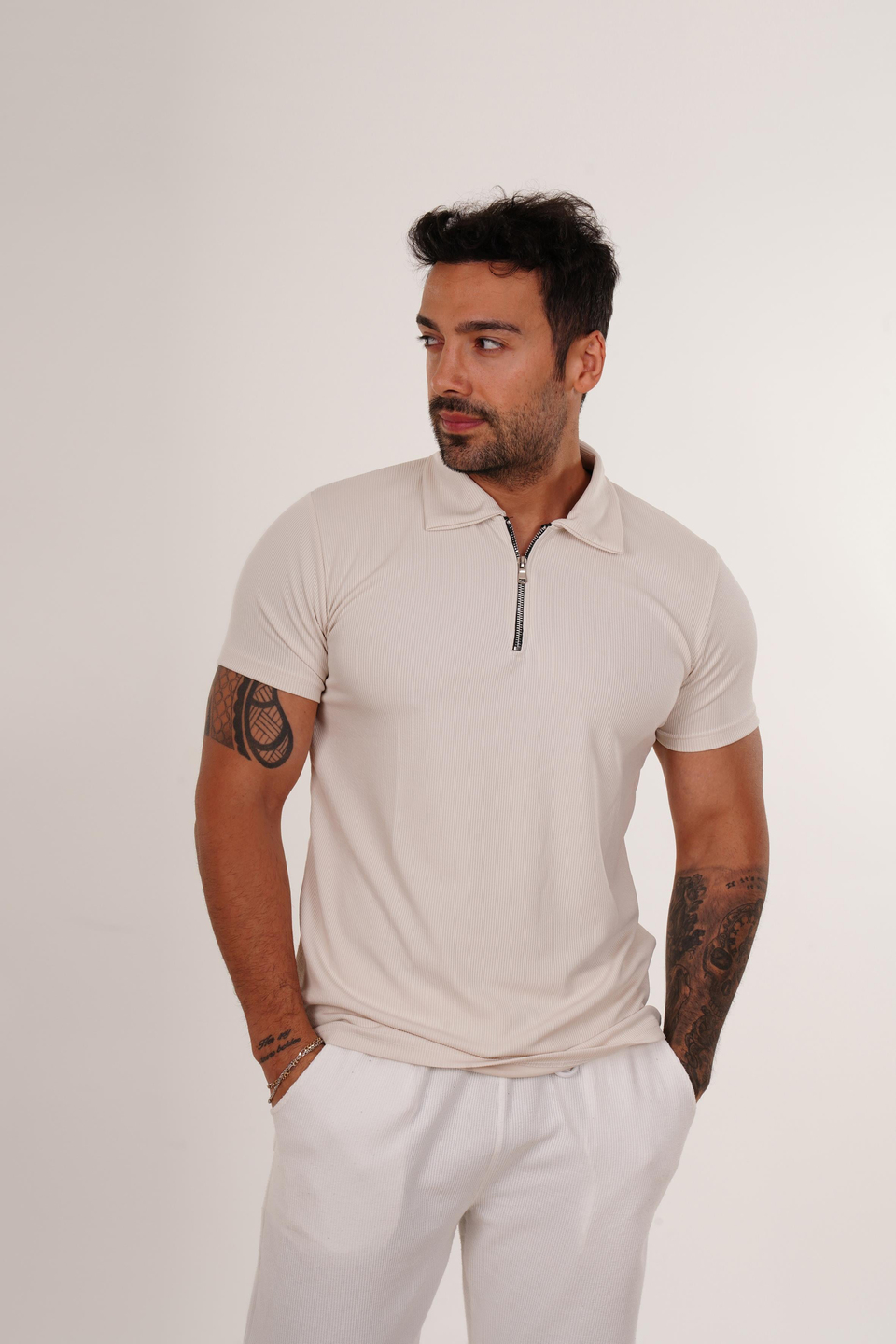 T-SHİRTBej Burgu Polo Yaka Fermuarlı T-Shirt TB