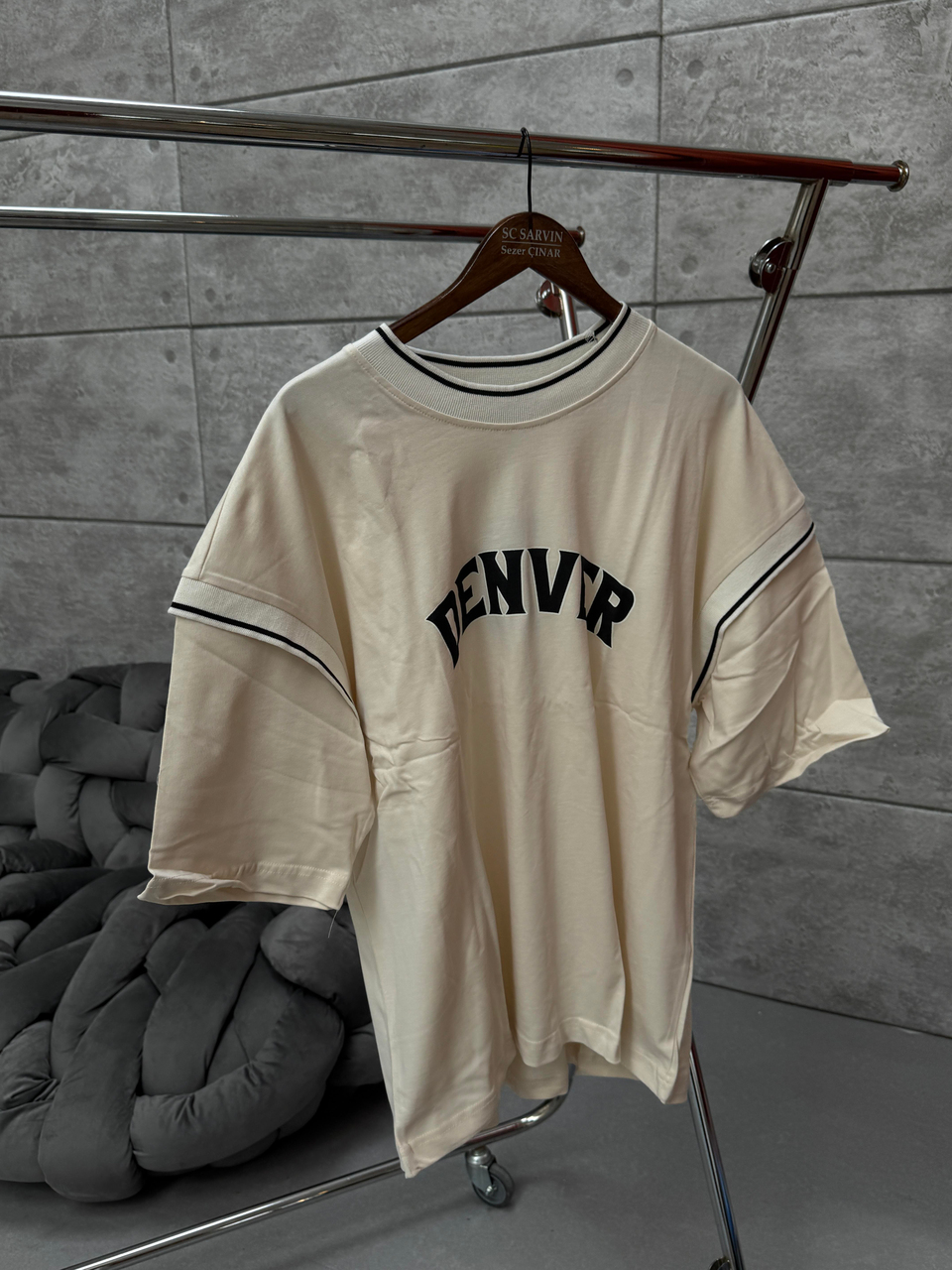 T-SHİRTBej Denver Baskılı Parçalı Oversize T-SHIRT PNC
