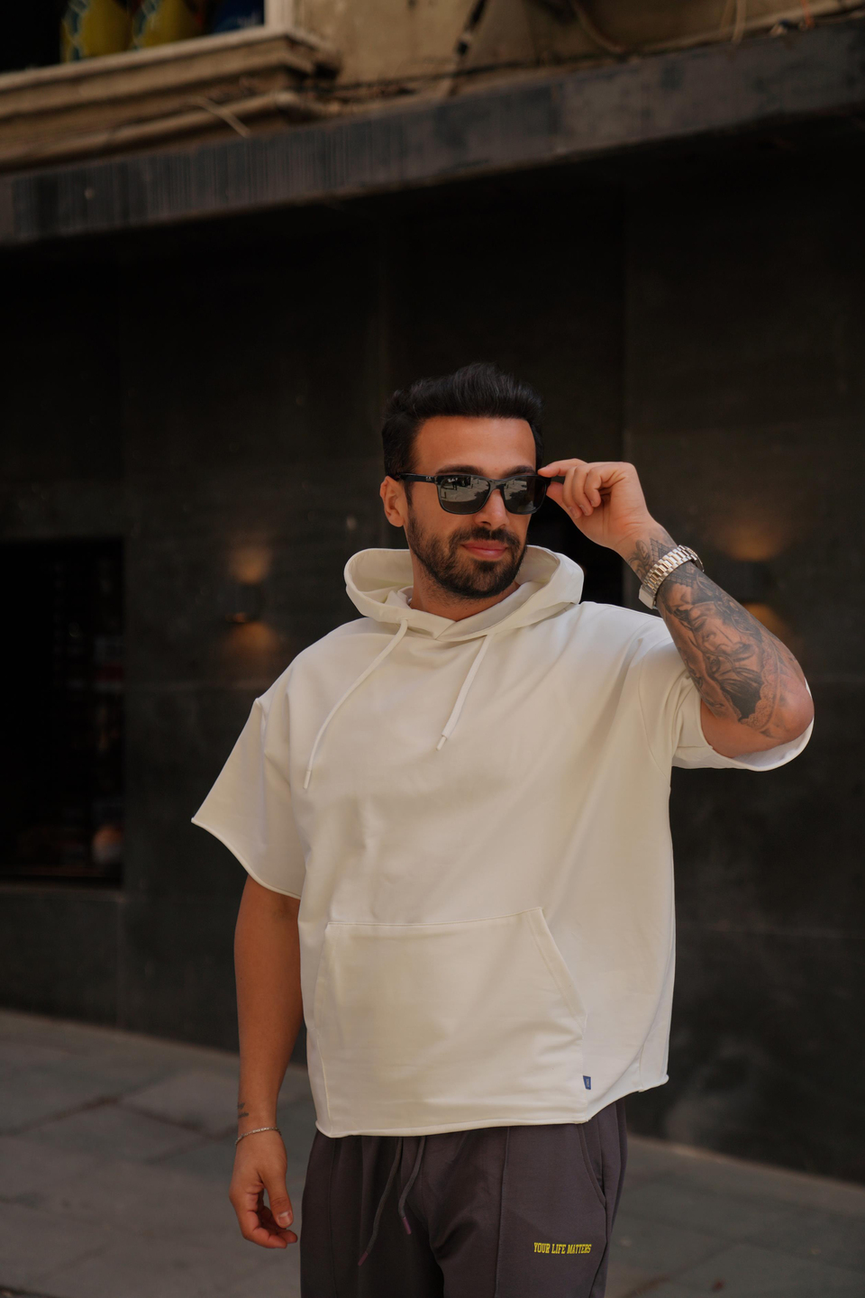 T-SHİRTBej Kapşonlu Kanguru Cep Oversize T-Shirt VMS 30175