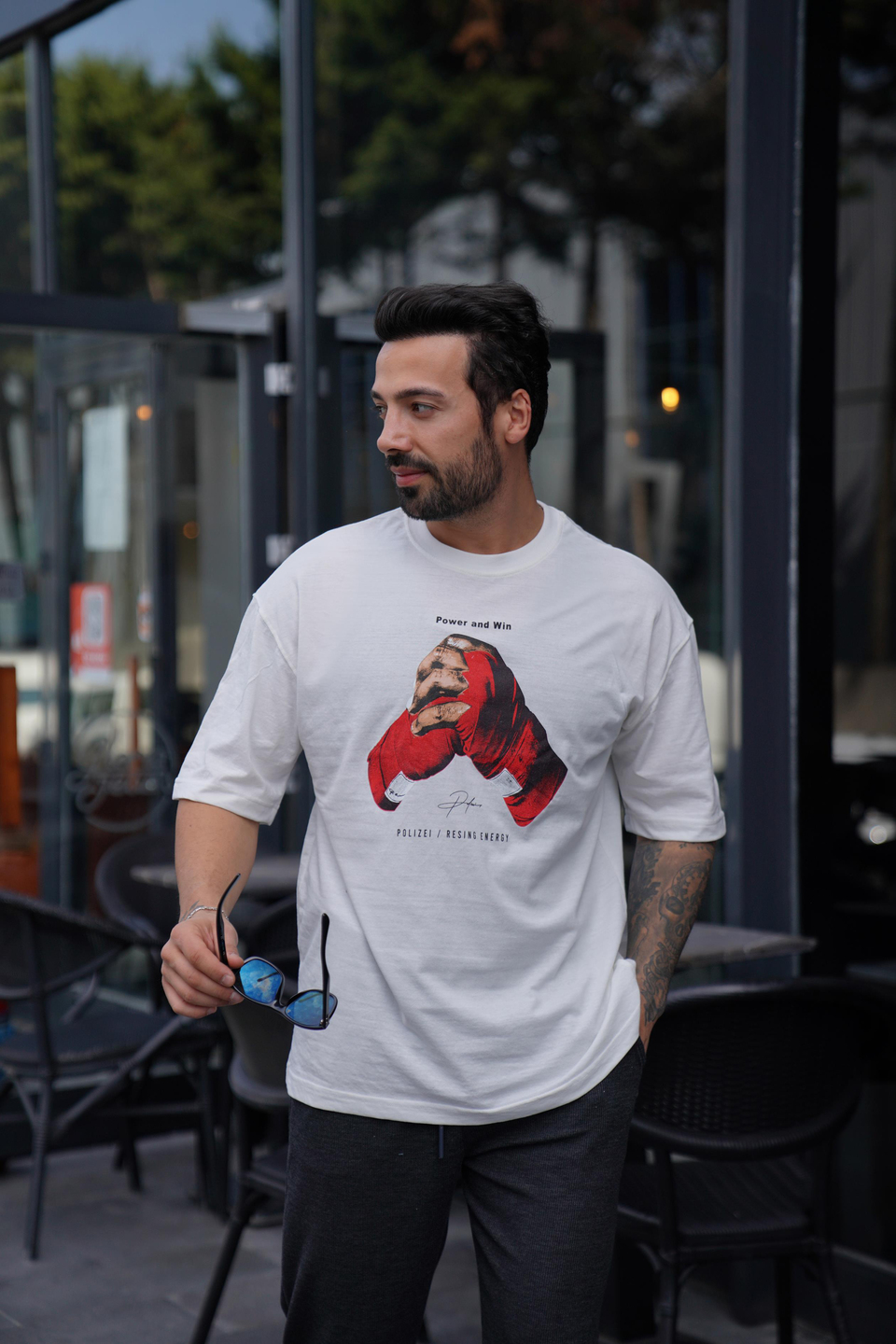 T-SHİRTBeyaz Eldiven Baskılı Oversize T-Shirt VSK