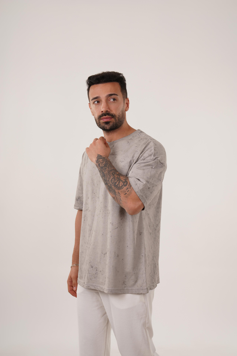 T-SHİRTGri Yıkamalı Compak Pamuk Oversize T-Shirt PLZ
