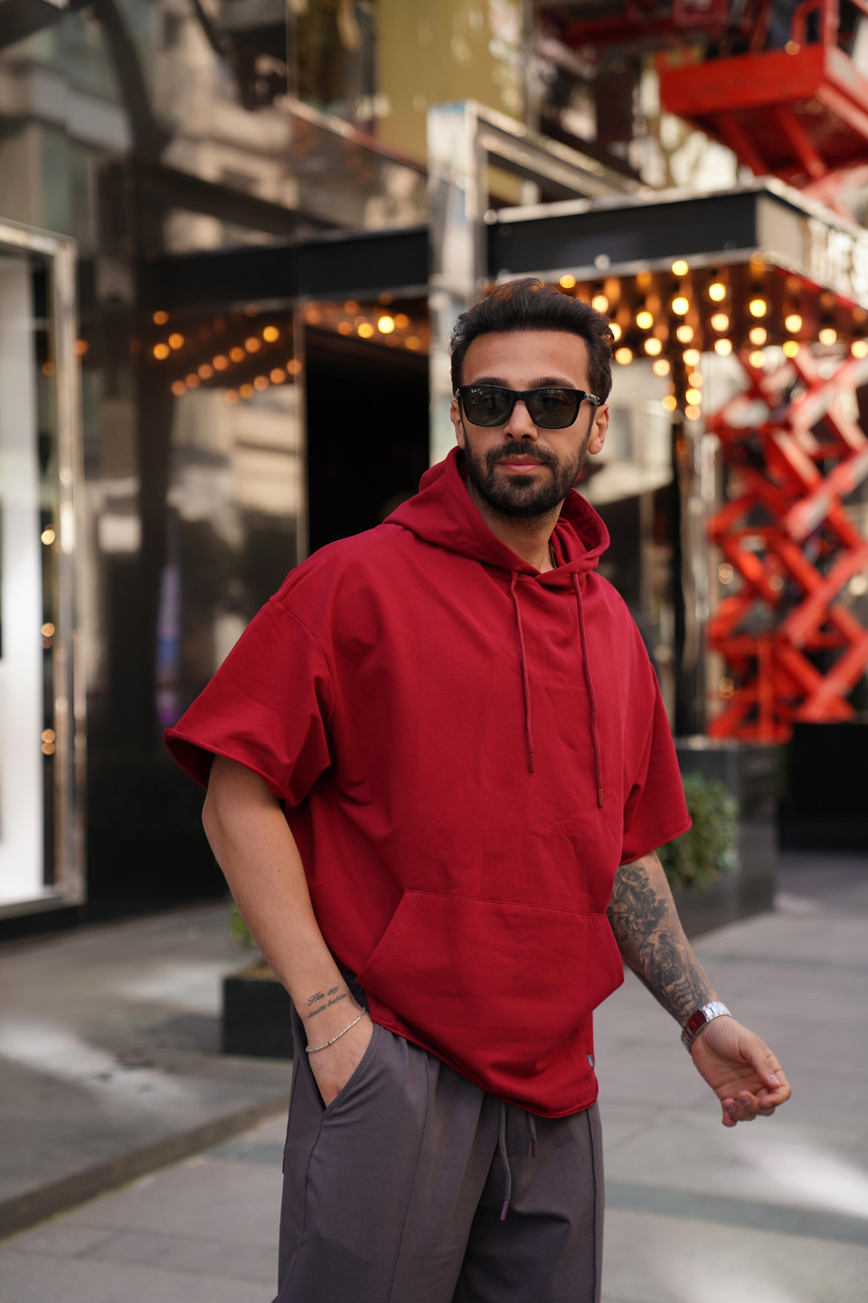 T-SHİRTKırmızı Kapşonlu Kanguru Cep Oversize T-Shirt VMS 30175