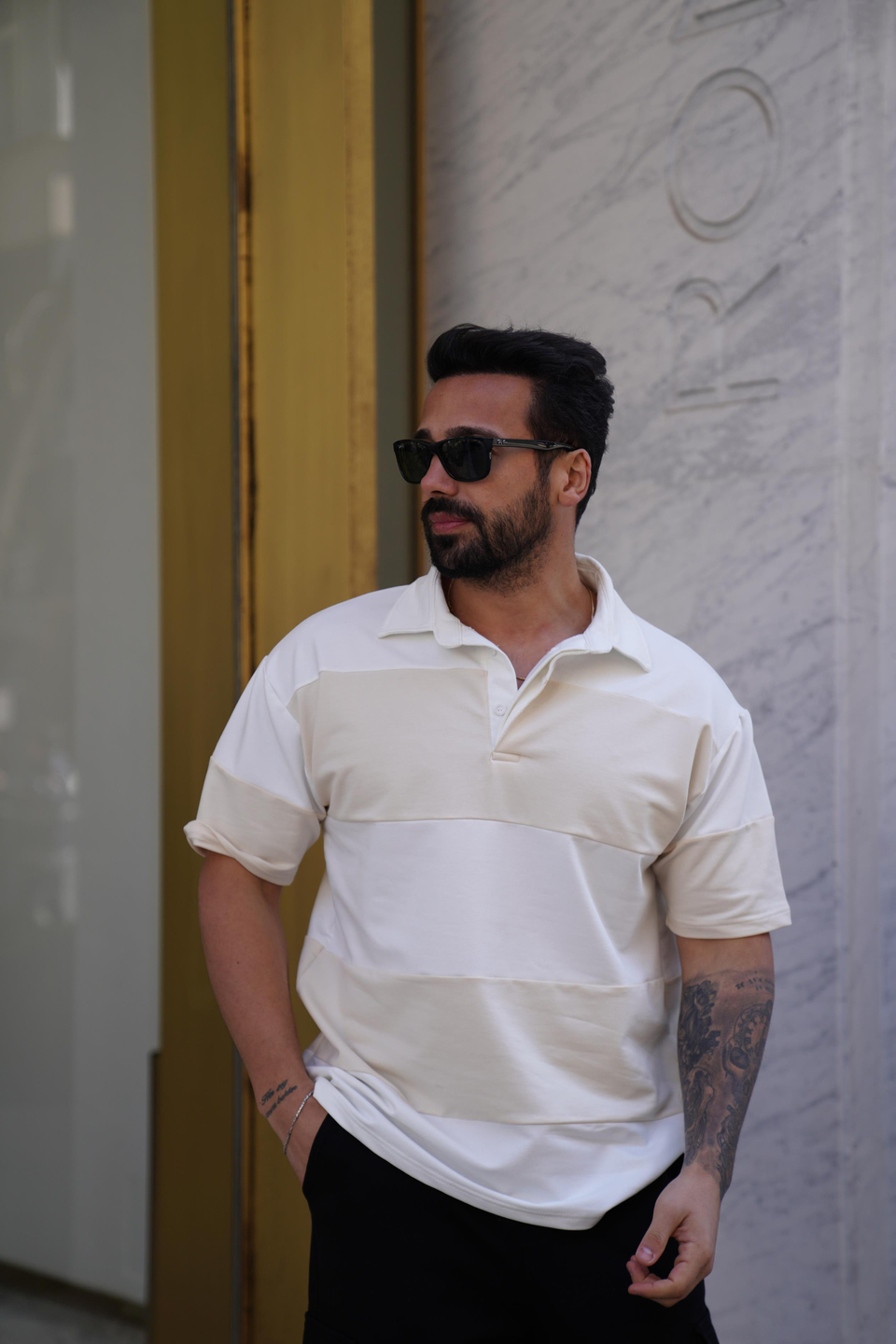 T-SHİRTKrem Beyaz Parçalı Gizli Patlı Polo Yaka T-Shirt SNZ 3897-1
