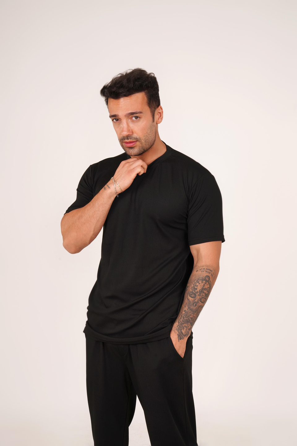 T-SHİRTSiyah Burgu Desen T-Shirt TB