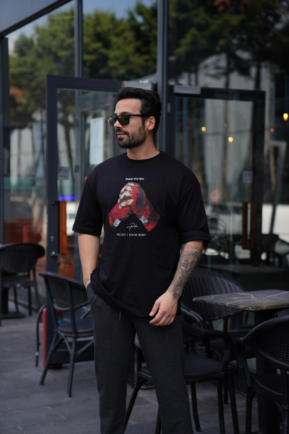 T-SHİRTSiyah Eldiven Baskılı Oversize T-Shirt VSK