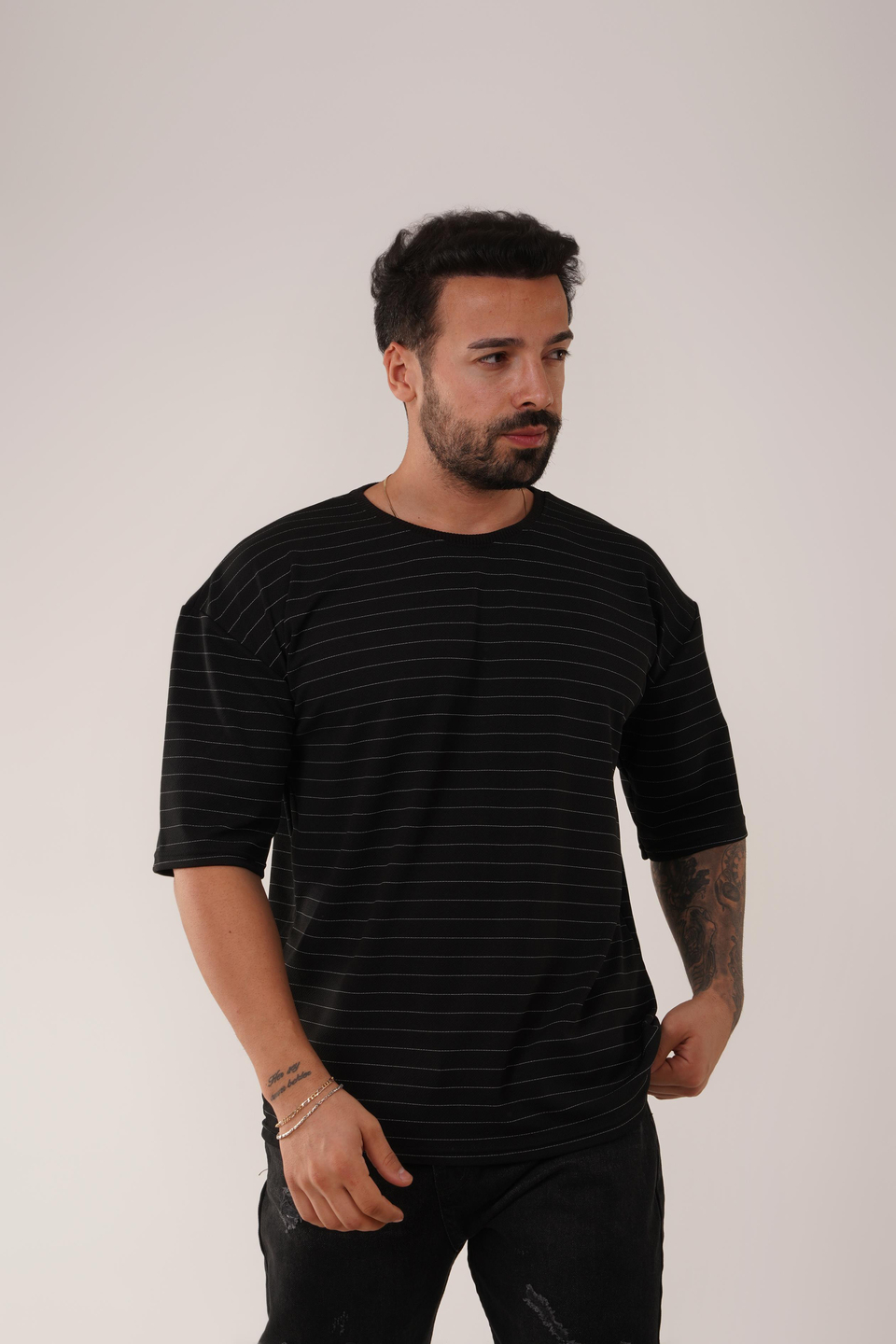 T-SHİRTSiyah İnce Tire Çizgi Desen Oversize SC 