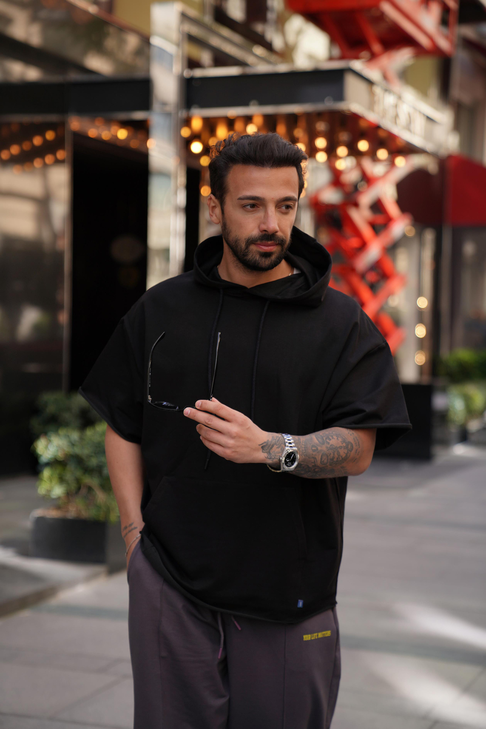 T-SHİRTSiyah Kapşonlu Kanguru Cep Oversize T-Shirt VMS 30175