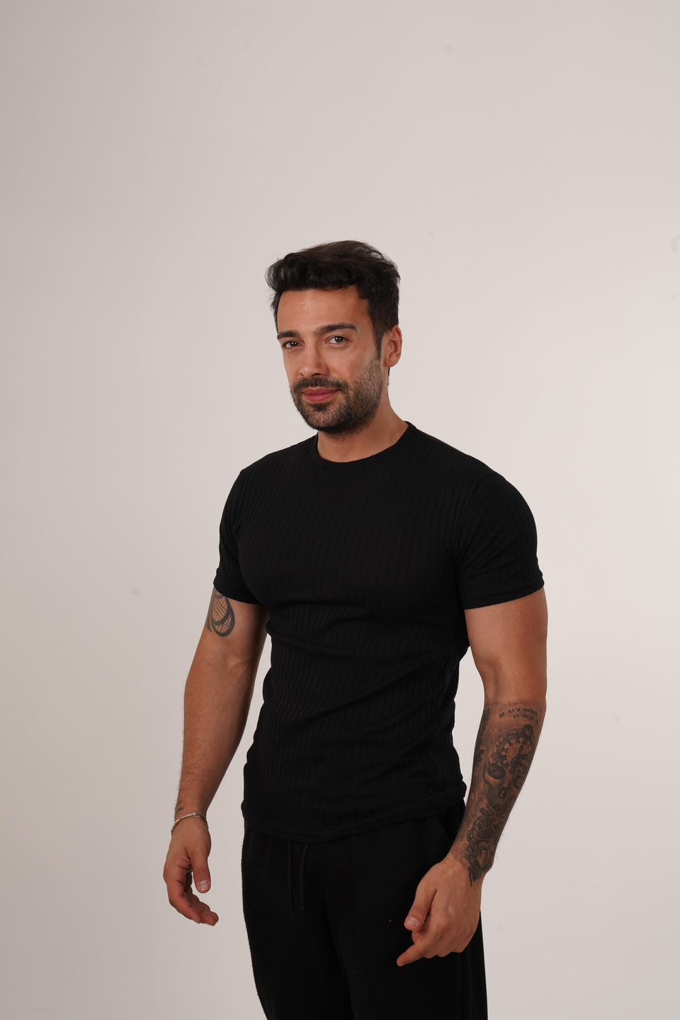 T-SHİRTSiyah Slim Fit Fitilli T-SHIRT SC