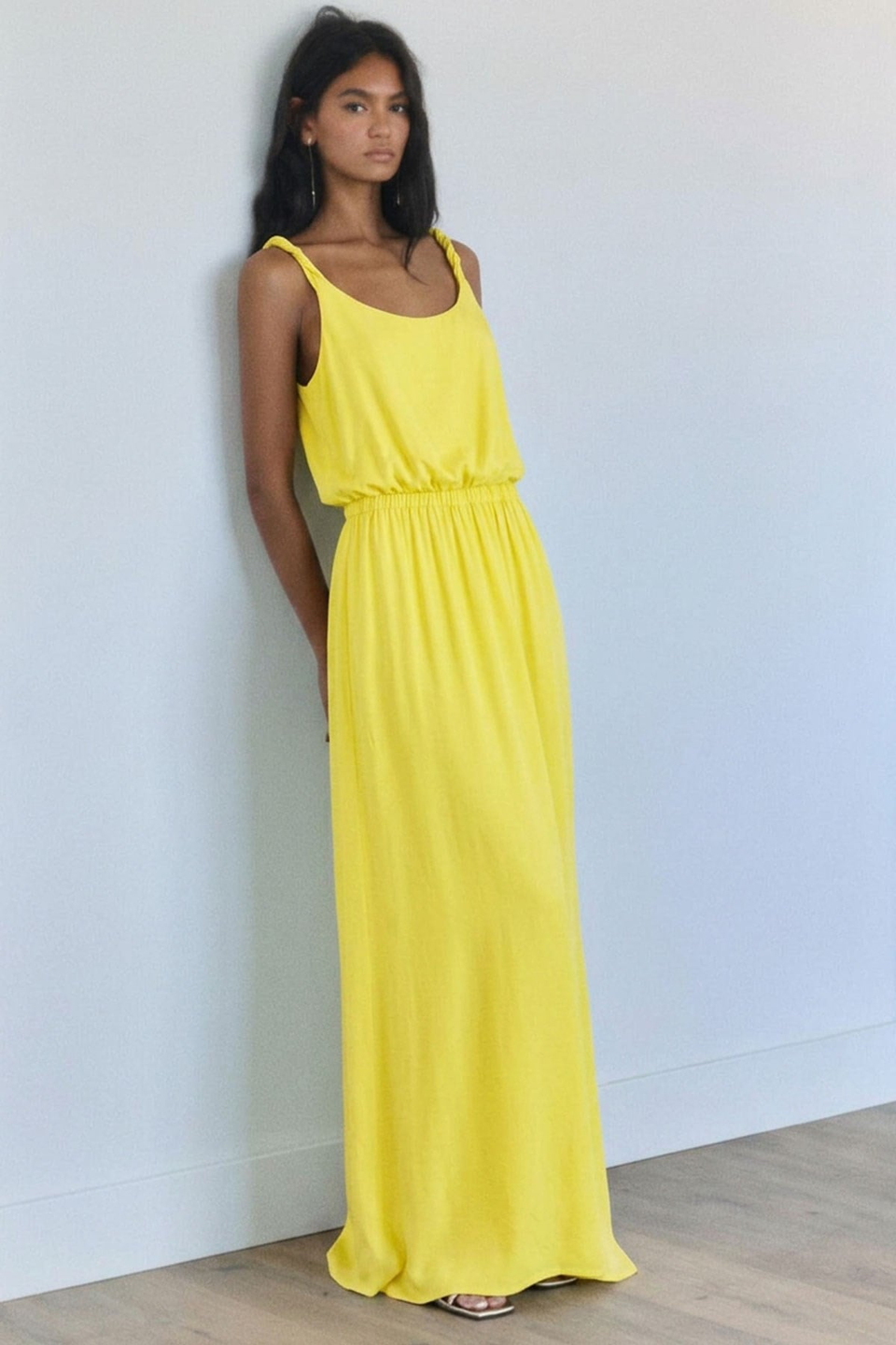 Askılı ve Dökümlü Rahat Kalıp Viskon Karışımlı Elbise