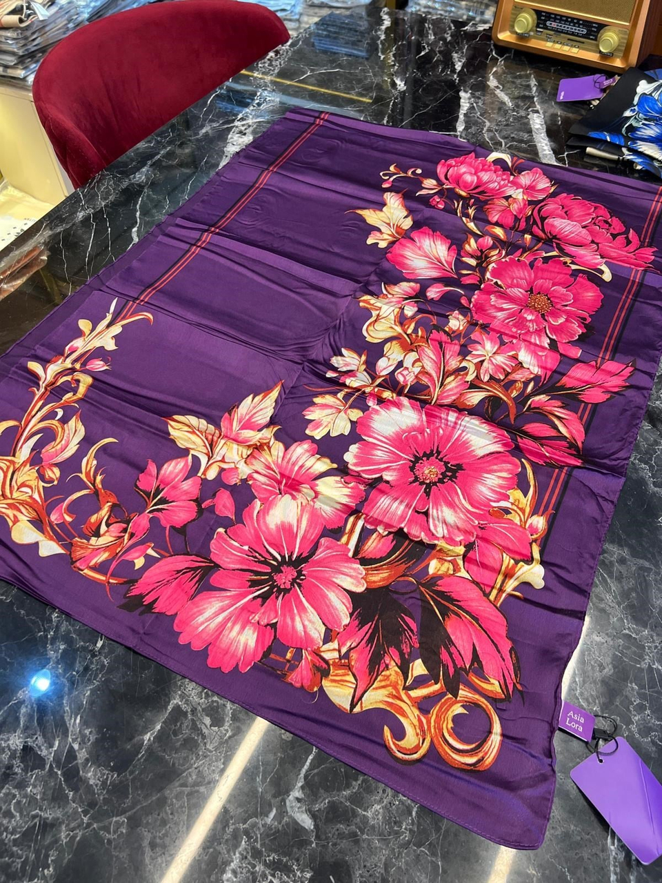 LORA İPEK VUAL ŞAL