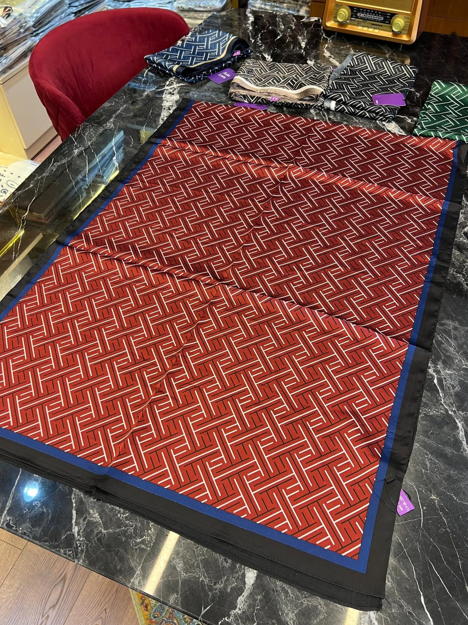 LORA İPEK VUAL ŞAL