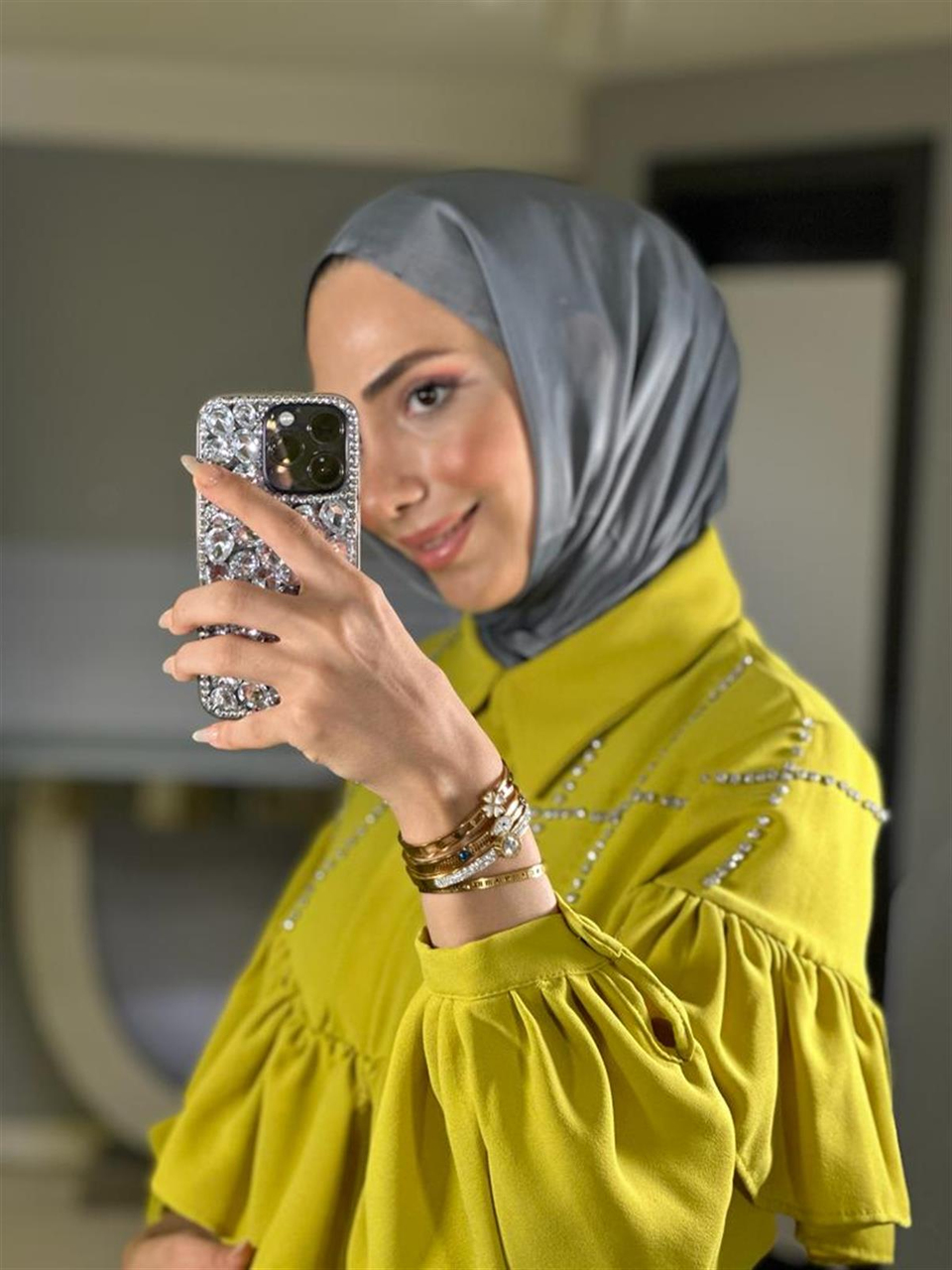 MOOR YAKASI TAŞLI FIRFIRLI KREP ELBİSE