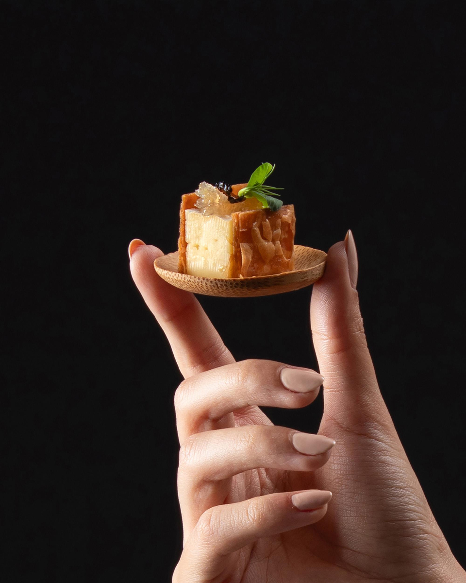 Baklava Hamurunda Brie, Ayva Marmelatı ve Siyah Trüf Dilimleri