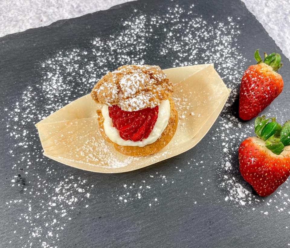 Çilekli Profiterol -15 Ad