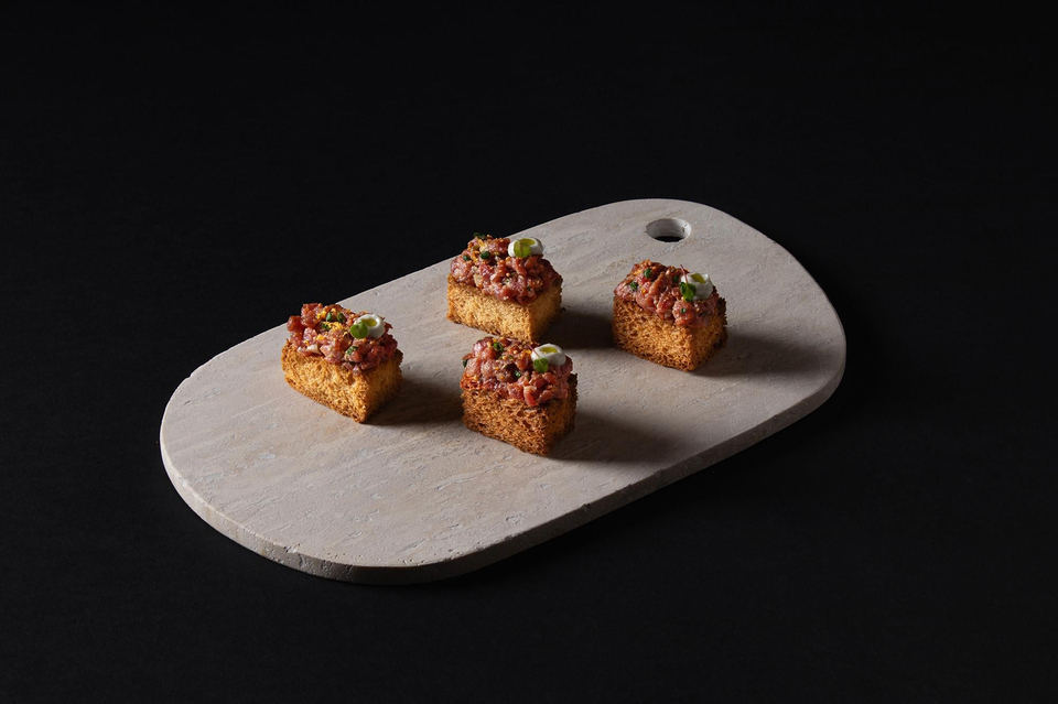 Tartare de Bœuf Classique sur Brioche Beurrée
