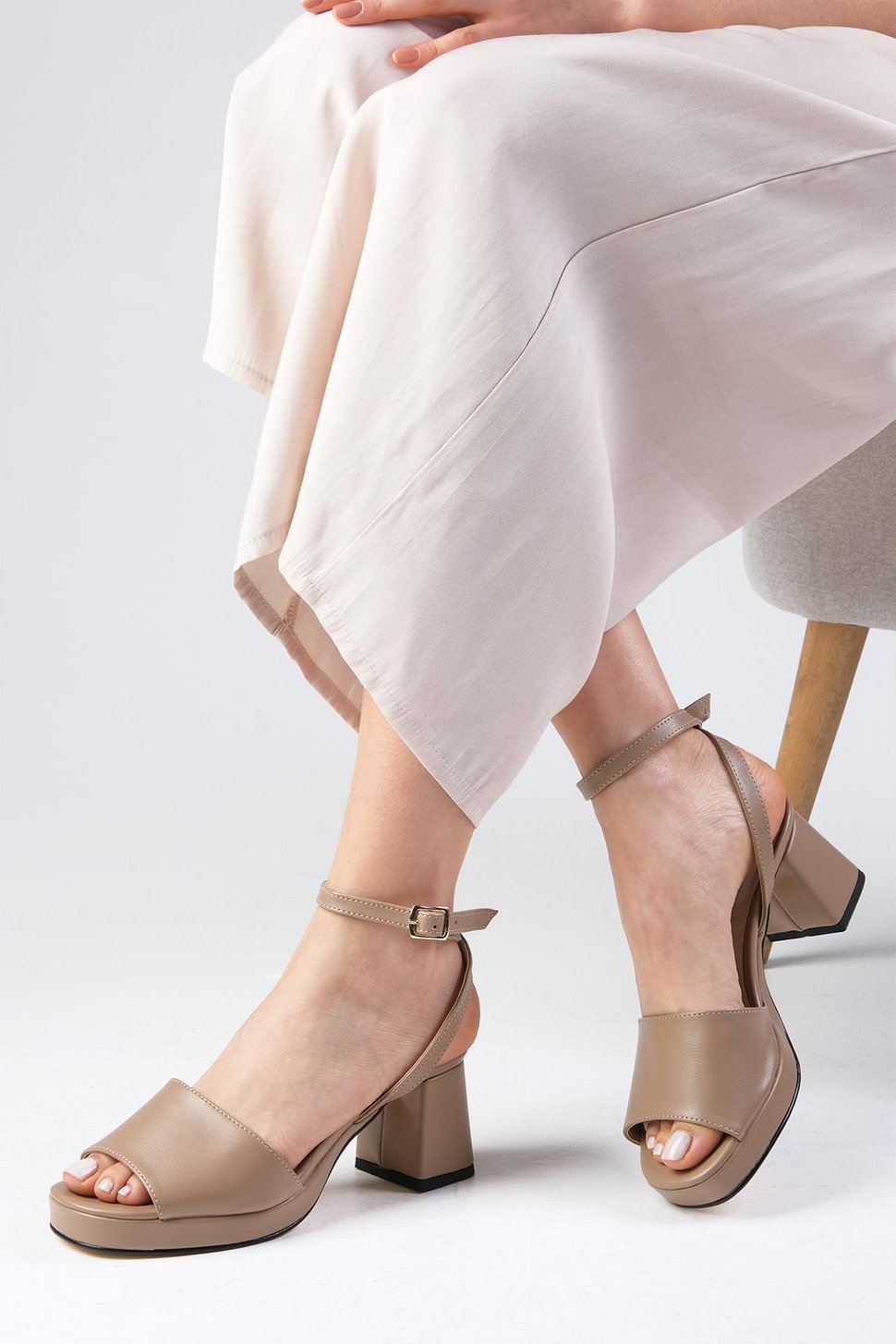Ellen Vizon Renk Platformlu Sandalet-SANDALET-Mio Gusto-02230MIC