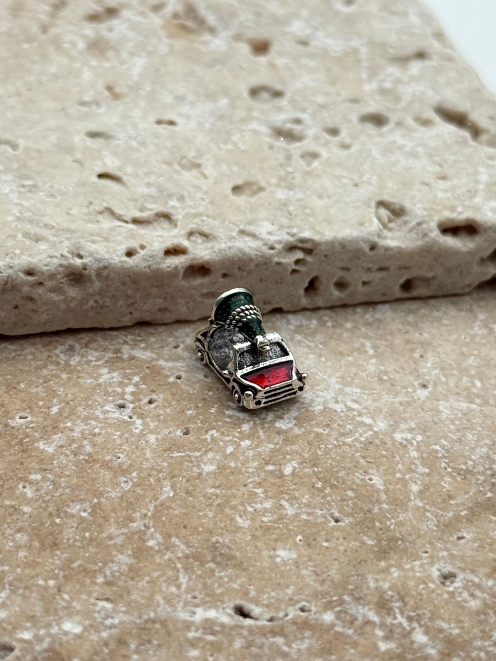 PNDR Charm // CHARM-795.CHARM-795