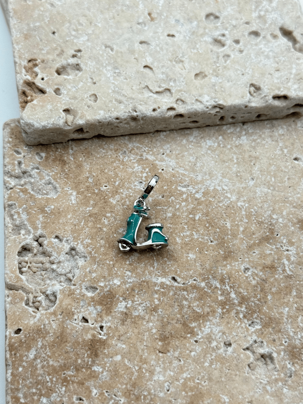 PNDR Charm // CHARM-846.CHARM-846