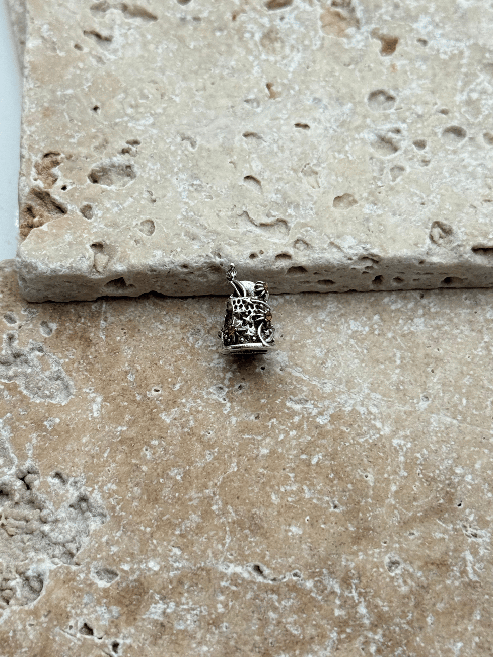 PNDR Charm // CHARM-952.CHARM-952