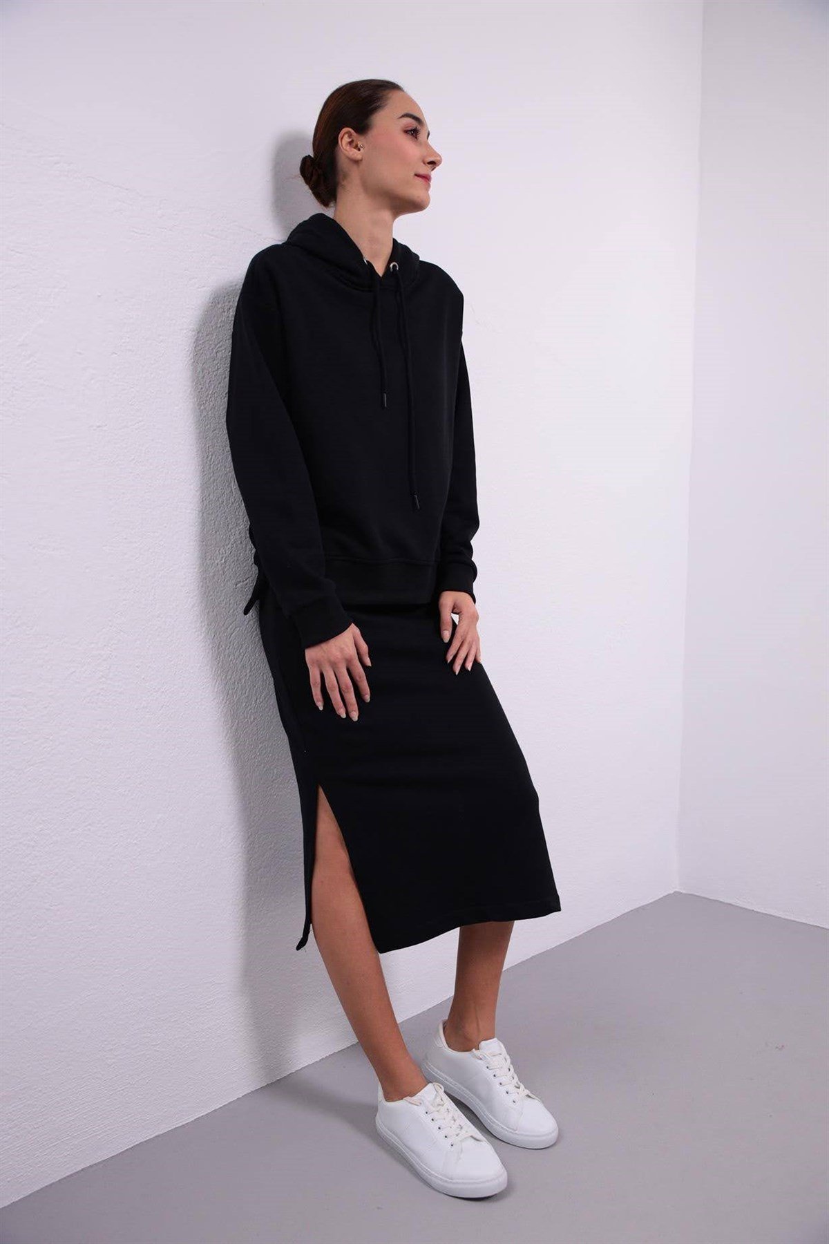 Aggregate 181+ black skirt with sweatshirt latest